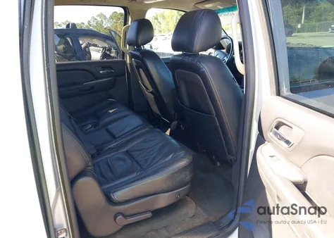 2010 Chevrolet Suburban 1500 Ls from USA, damaged, VIN 1GNUKHE33AR146166